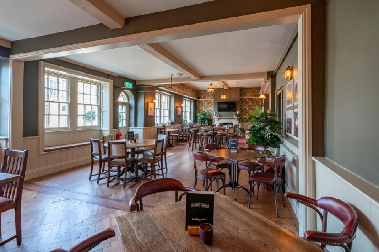 The Kings Arms Hotel Melksham Εξωτερικό φωτογραφία
