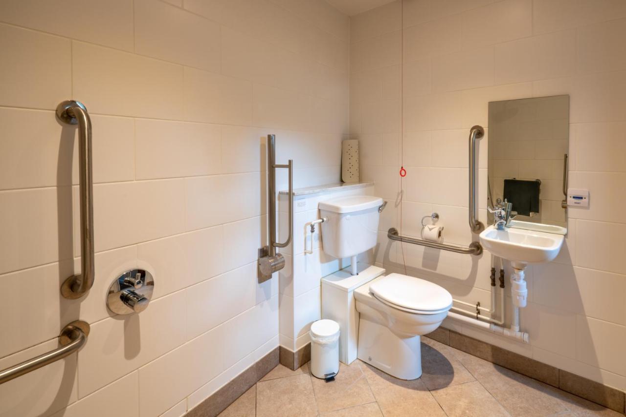 The Kings Arms Hotel Melksham Εξωτερικό φωτογραφία