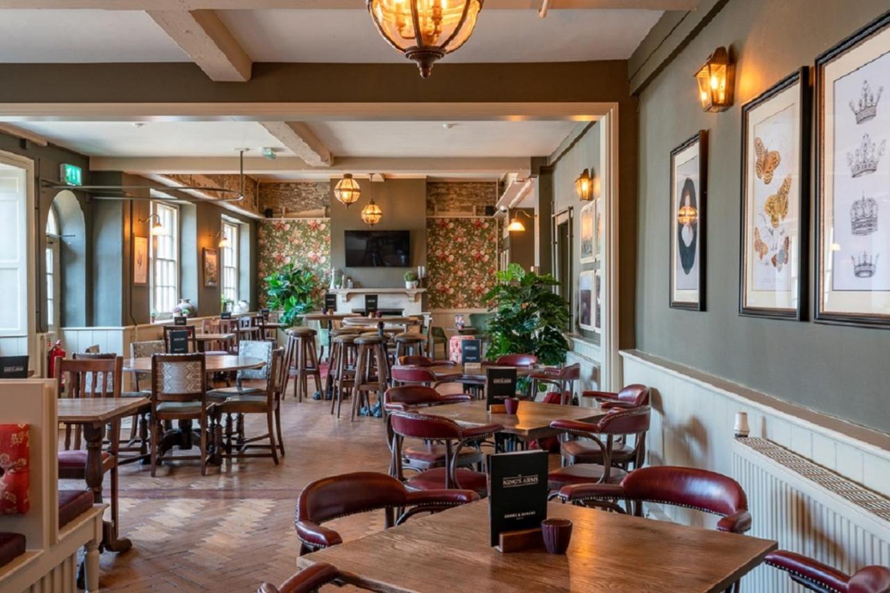 The Kings Arms Hotel Melksham Εξωτερικό φωτογραφία