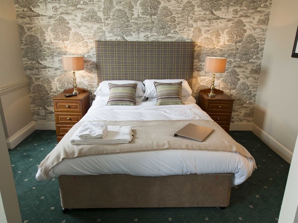 The Kings Arms Hotel Melksham Εξωτερικό φωτογραφία